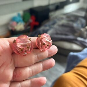 5/$25 vintage 1950 Pink Beaded clip on feminine Earrings 💗